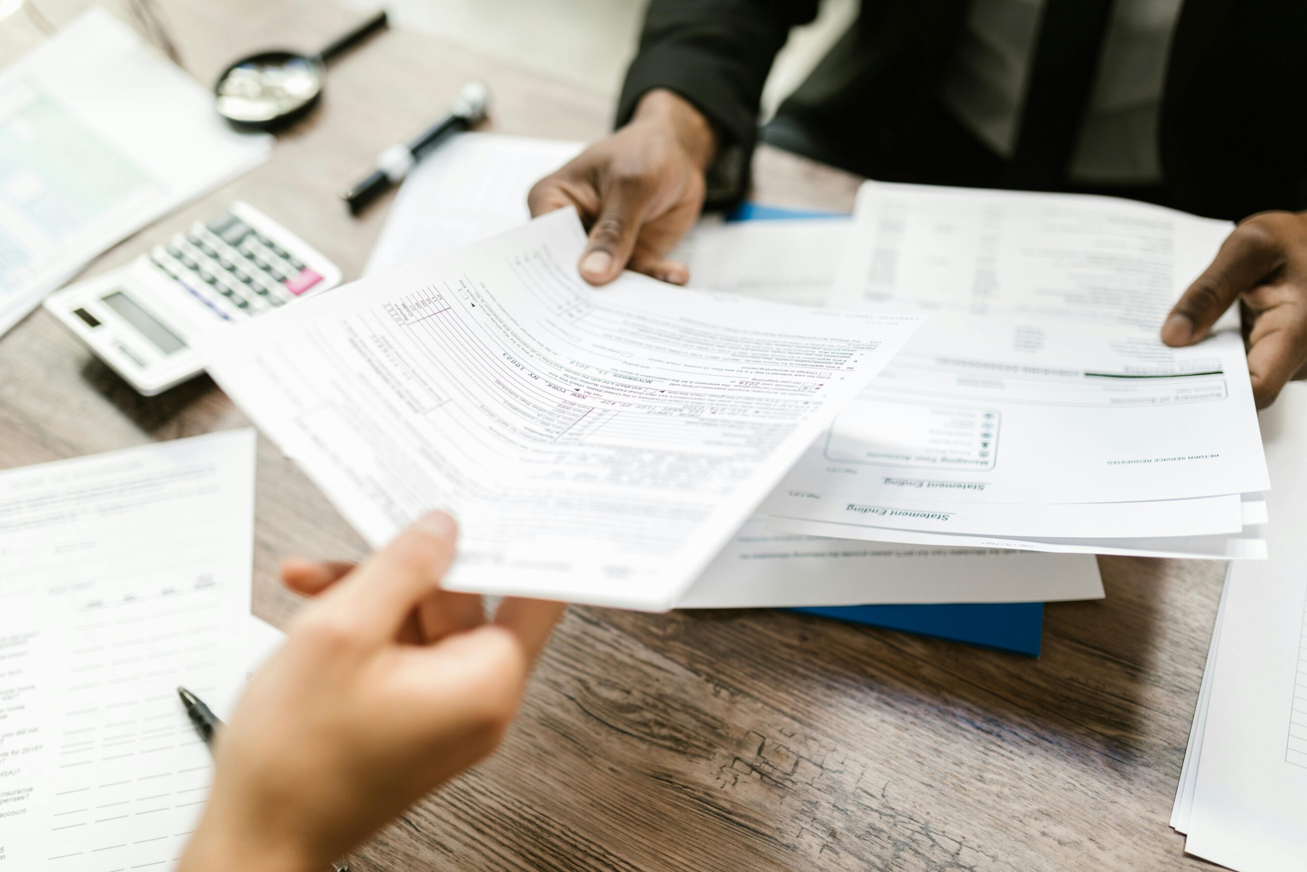 Guaranteed Cost vs. Loss-Sensitive Policies
